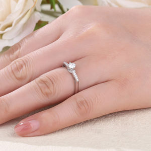 Bague de fiançailles de luxe en or blanc 18 carats plaqué rhodium 0.364CT pour bague de mariage d'anniversaire classique certifiée pour les fêtes - Product Image 2