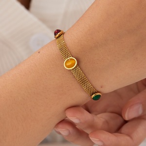 Bracelet vintage pour femme en acier inoxydable, chaîne à maillons, plaqué or, étanche, avec incrustations de résine ovale colorée, large surface - Product Image 2