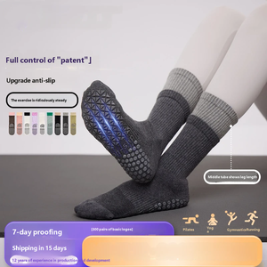 Chaussettes de sport pour femme, mi-mollet, antidérapantes, avec grip en silicone sur toute la semelle, pour Pilates et Yoga, absorbantes et respirantes, en coton - Product Image 3