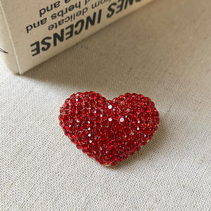 Nuevas Tendencias al por Mayor, Broches Brillantes con Diamantes Completos en Forma de Corazón Rojo para Mujeres, para Bodas y Fiestas - Product Image 3