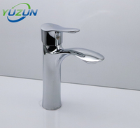 Petit robinet de lavabo à eau froide à poignée unique en alliage de zinc pour la salle de bain et la cuisine.