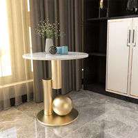 Table d'angle de luxe nordique contemporaine et simple avec plateau rond en pierre frittée et base en acier inoxydable pour salon de villa et d'hôtel