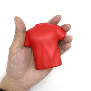 Mini balles anti-stress en forme de T-shirt rouge, jouet amusant d'Halloween, balle de pression en PU pour exercices musculaires des mains, jouet cérébral pour adultes, reconnaissance d'objets - Product Image 1
