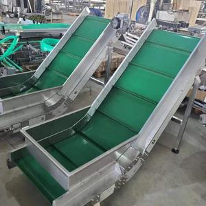 Mini convoyeur à bande incliné en acier inoxydable pour petite ligne de convoyage, matériaux plastiques, industries agroalimentaires et manufacturières - Product Image 2