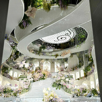 Dekorasi langit-langit hotel untuk acara pernikahan, latar belakang pernikahan, centerpiece, desain bunga buatan emas di langit-langit gedung pernikahan