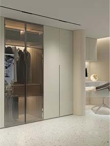 Armoire à portes en verre miroir personnalisable Balom, très vendue, pour les espaces de vie - Product Image 4