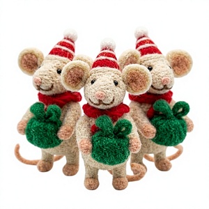 Décoration de Noël en forme de souris tricotée à la main, chapeau rouge, sac cadeau vert, ornement animalier de dessin animé, écologique, à suspendre au mur, pour l'intérieur - Product Image 1