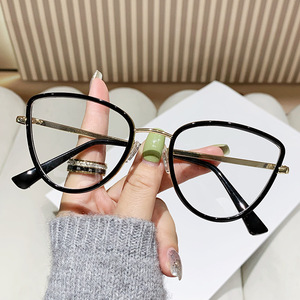 Monture de lunettes œil-de-chat pleine monture anti-lumière bleue pour femme, verres PC, style tendance - Product Image 2