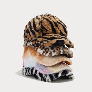 หมวกกีฬาแฟชั่นขนยาวสำหรับผู้หญิงหมวกเบสบอลย้อมสีลายเสือดาวม้าลายแฟชั่นสุดอินเทรนด์สำหรับฤดูหนาว - Product Image 1