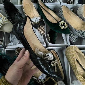 أحذية نسائية مسطحة كبيرة الحجم 41-43 مع إبزيم معدني، أحذية مسطحة مدببة ذات فتحة ضحلة، أحذية فردية بالجملة - Product Image 4