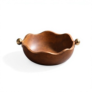 Bol de service élégant en bois de noyer à bord ondulé avec poignées sphériques en bois de manguier - Product Image 1