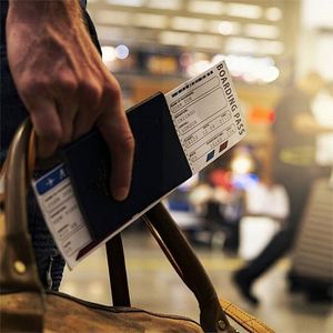 Porta Pasaportes Multifuncional Promocional al por Mayor, Funda de Pasaporte de Cuero de Lujo Personalizada y Portátil para Negocios - Product Image 5