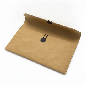 Funda para Portátil Lavable, Sobre de Papel Kraft con Solapa, Cierre de Cordón y Botón, 37x26cm, Logotipo Personalizado Impreso en Serigrafía, Regalo Corporativo - Product Image 3