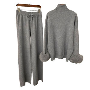 Completo <span class=keywords><strong>Invernale</strong></span> da <span class=keywords><strong>Donna</strong></span> Lavorato a Maglia in Lana Due Pezzi con Maglione a Collo Alto e Polsini in Pelliccia di Volpe e Pantaloni a Vestibilità Morbida Tuta alla Moda - Product Image 1