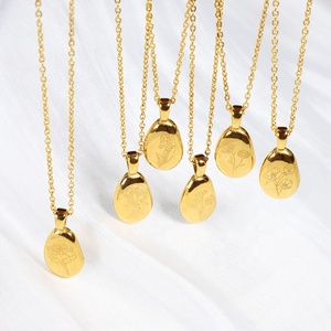 Vente en gros Bijoux de fleur de <span class=keywords><strong>naissance</strong></span> étanches en acier inoxydable plaqué or 18K personnalisés Collier à pendentif de fleur de <span class=keywords><strong>naissance</strong></span> de 12 mois pour femmes - Product Image 3