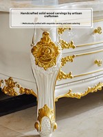 Meuble TV en bois massif de style européen, table basse de luxe en marbre blanc sculpté couleur or champagne, et armoire de sol combinée pour salon