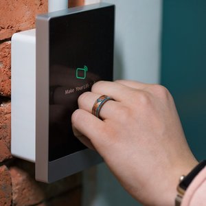 แหวนสมาร์ท NFC กันน้ำแบบขายส่ง ความถี่ 13.56MHz <span class=keywords><strong>RFID</strong></span> สำหรับระบบควบคุมการเข้าออก โรงแรม และการจัดการสมาชิก พร้อมโลโก้สั่งทำ - Product Image 2