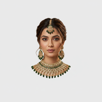 Parure de bijoux de luxe en alliage plaqué or vintage de haute qualité avec perles et Kundan, comprenant collier ras-du-cou, boucles d'oreilles et Maang Tikka, certifiée pour fiançailles et mariage