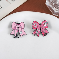 Vente en gros de dessin animé mignon nœud rose médical en alliage de zinc teint en métal émail doux médecins infirmières insigne en métal