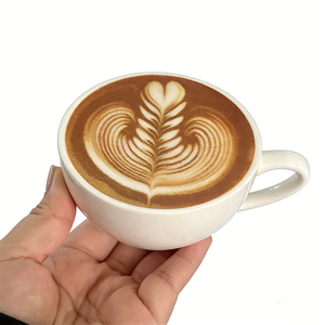 แก้วกาแฟพลาสติกแบบมีหูจับ ลายศิลปะรักษ์โลก รุ่น 6 ซม. แก้วคาปูชิโน่จำลอง จานรองสำหรับโชว์ในร้านกาแฟ อุปกรณ์ประกอบฉากถ่ายภาพยนตร์ บาริสต้า - Product Image 1