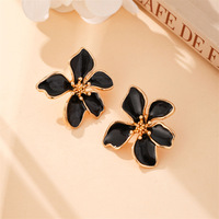 Anting-anting klip bunga vintage gaya baru untuk wanita, perhiasan sehari-hari, anting-anting semanggi lima untuk pesta, hadiah ulang tahun