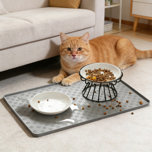 Tapis d'alimentation pour animaux de compagnie en silicone, antidérapant, anti-fuite, résistant aux rayures, lavable, avec motif de pattes, pour la maison et les voyages - Product Image 5