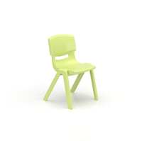 Chaises en plastique moulées d'une seule pièce ; Chaises empilables pour les élèves des écoles primaires et secondaires ; Chaises gain de place