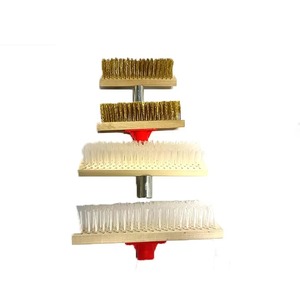 <span class=keywords><strong>Brosse</strong></span> à fil <span class=keywords><strong>métallique</strong></span> de jardin avec manche <span class=keywords><strong>en</strong></span> bois massif et poils <span class=keywords><strong>en</strong></span> acier inoxydable <span class=keywords><strong>pour</strong></span> le nettoyage et l'élimination du mousse <span class=keywords><strong>en</strong></span> extérieur - Product Image 4