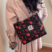 Sac fourre-tout pour femme à imprimé fraises, directement de l'usine, sac à main à chaîne multicolore, sac fourre-tout décontracté de grande capacité pour femmes, pour un usage quotidien