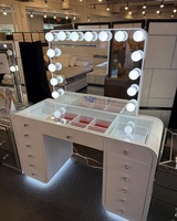 Grande coiffeuse cosmétique blanche glamour avec miroir LED et éclairage intégré, meuble de chambre à coucher