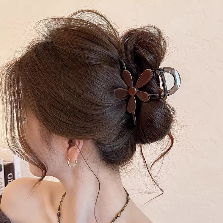 Pince à cheveux fleurie marron J48-2-8cm