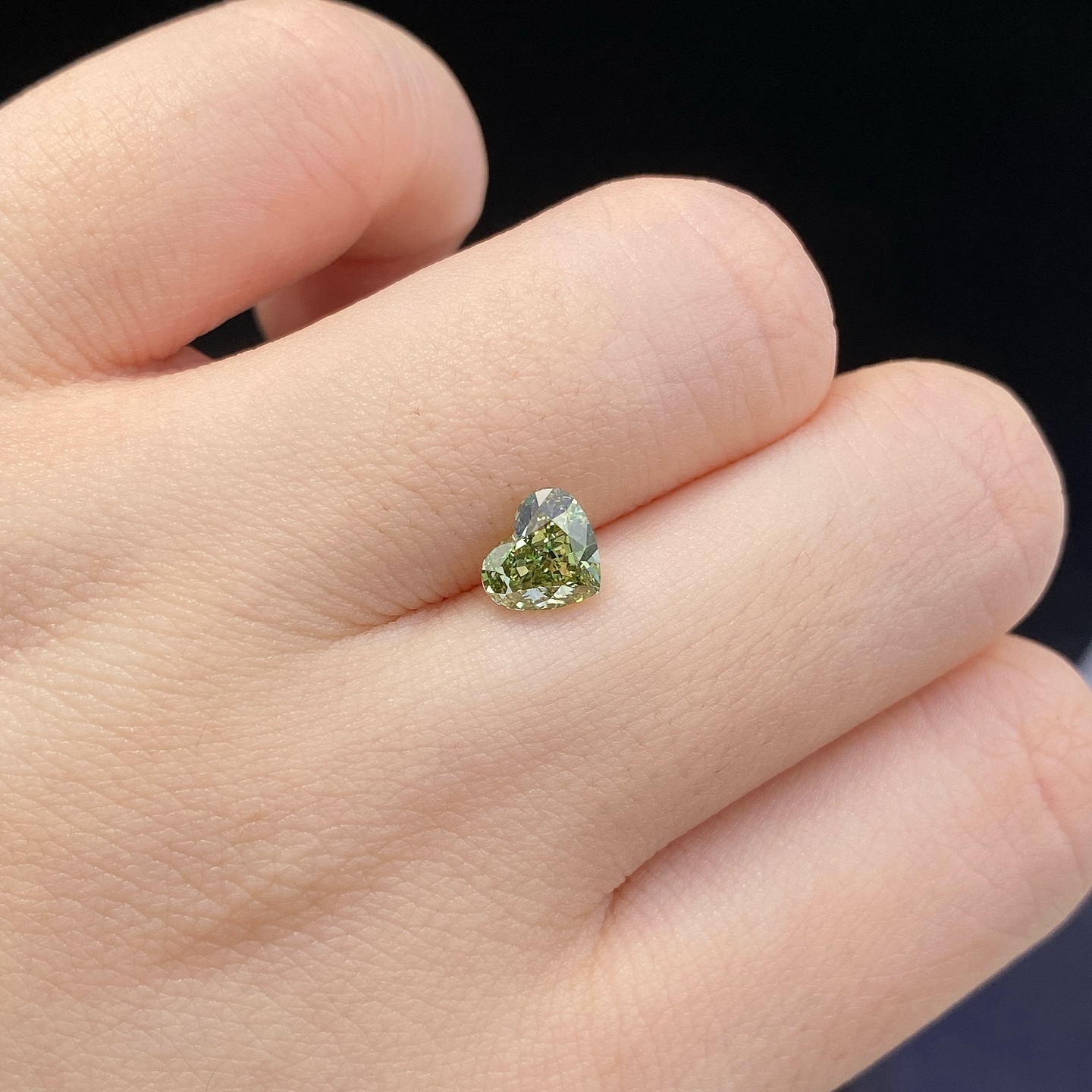 HT Fancy Intense Green 1.04CT VS2