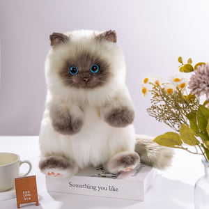 Zaino Peluche Gatto Siamese Seduto con Sciarpa a Quadretti Blu, Simulazione Realistica di Animale, Zaino Gatto Fai-da-Te - Product Image 3