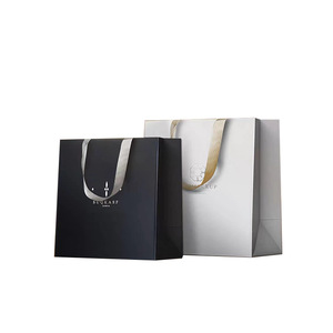 Grand <span class=keywords><strong>sac</strong></span> en papier blanc pour <span class=keywords><strong>sac</strong></span> <span class=keywords><strong>à</strong></span> <span class=keywords><strong>main</strong></span>, <span class=keywords><strong>sac</strong></span> de shopping créatif et épais avec logo gaufré bronzé pour magasin de vêtements haut de gamme, biodégradable - Product Image 1
