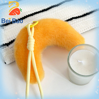 Fabricant de peluches : Porte-clés en peluche mignon en forme de croissant de 4 pouces avec broderie de moustache, pendentif de sac en forme de pain, pour machine à griffes