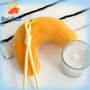 Fabricant de peluches : Porte-clés en peluche mignon en forme de <span class=keywords><strong>croissant</strong></span> de 4 pouces avec broderie de moustache, pendentif de sac en forme de pain, pour machine à griffes - Product Image 2