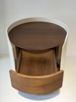 Table de chevet cylindrique moderne en placage de noyer, peinture crème, tiroir en bois massif à fermeture douce, étagère de rangement pour chambre à coucher