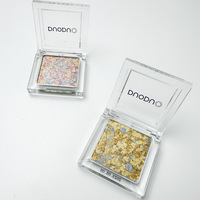 Palette de fards à paupières irisés six couleurs effet mat et brillant, longue tenue, avec charme fumé et triple poudre glacée
