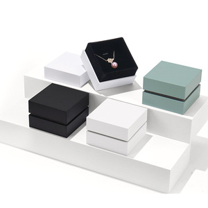 Caja de Regalo Rígida de Cartón con Tapa y Base Elegantes, Logotipo Personalizado, Tamaño Personalizado, para Joyería o Velas, con Grabado en Relieve - Product Image 2