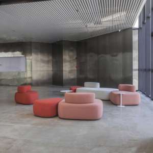 Modern resepsiyon alanı için yüksek yoğunluklu köpük dolgu Metal çerçeve ofis kanepe seti ile şık modüler çekyat - Product Image 1