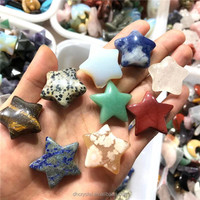 Vente en gros : Étoiles sculptées en cristal gravé PowerCrystal, en quartz clair, quartz rose et aventurine, pour la décoration intérieure et la lithothérapie