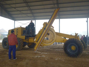 Excelente estado usado 165hp 180hp 220hp Rueda Motor Grader Machine Precio bajo Maquinaria de construcción Core Gearbox Engine - Product Image 3