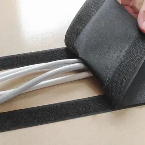 Fastening Tape karpet lantai kabel penutup kawat tabung kabel pelindung lengan dapat digunakan kembali perekat kait dan tali loop