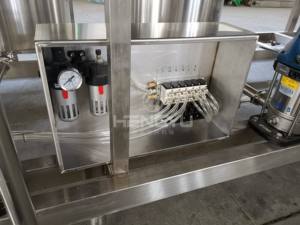 Macchina di Riempimento Acqua ad Alta Efficienza 450bph per Bottiglie da 5 Galloni, Attrezzatura Automatica 3-in-1 per Impianti di Imbottigliamento - Product Image 2