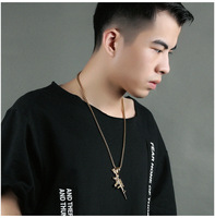 Promotion de nouveaux accessoires mode titane acier mitraillette pendentif collier pour hommes vêtements décorations