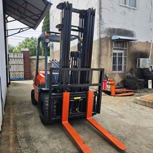 Used Toyota Diesel Forklift for Sale 3ton 3000kg FD ZN30 Japanese Toyota <b>Engine</b> Powerful 3T Toyota Used 4 Wheel Forklift Used - Product Image 2