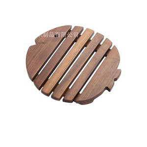 Tapis isolant thermique en bois de noyer noir et hêtre, forme de poisson, pour cuisine, sous-plat pour pot, bol, tasse, anti-brûlure - Product Image 1