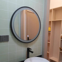 Conception de capteur tactile Miroir de bain givré tout autour Zone rétroéclairée avec cadre en métal noir