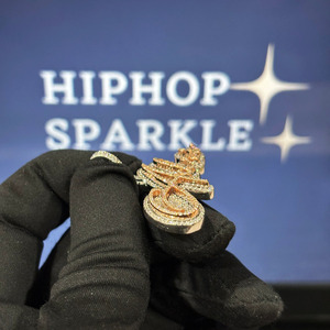 Pendentif personnalisé Adri de 1,70 pouce, plaqué or 14 carats, serti de moissanite, style hip-hop, bijou de luxe, collier avec breloque - Product Image 2