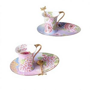 Tasse et soucoupe en émail de haute qualité, style simplicité moderne, motif floral et oiseaux rose, avec cuillère incluse - Product Image 1